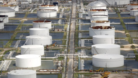 Giá xăng dầu hôm nay 15/10: Tiếp tục đà giảm