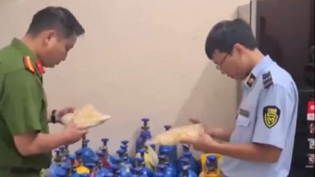 Phát hiện điểm cung cấp khí cười trái phép tại quận Hai Bà Trưng