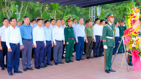 Tổng Bí thư, Chủ tịch nước Tô Lâm dâng hương tại Khu di tích đặc biệt Thành cổ Quảng Trị
