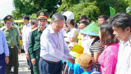 Tổng Bí thư, Chủ tịch nước Tô Lâm thăm, làm việc tại huyện đảo Cồn Cỏ (Quảng Trị)