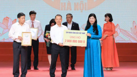 Petrolimex trao 2 tỷ đồng ủng hộ Quỹ “Vì người nghèo”