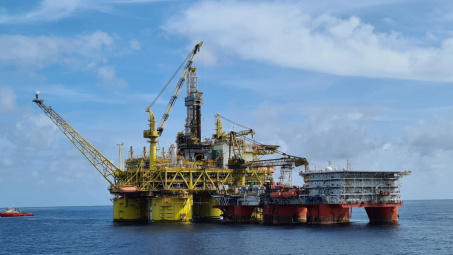 Giá xăng dầu hôm nay 17/10: Giữ mức thấp nhất trong 2 tuần do dự báo tăng trưởng nhu cầu dầu kém