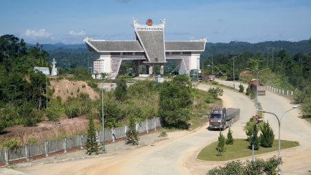 Tăng cường hợp tác đầu tư phát triển thương mại biên giới trên đất liền Việt Nam - Lào