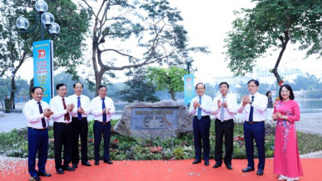 Quận Hai Bà Trưng gắn biển công trình vườn hoa hồ Thiền Quang với tổng mức đầu tư hơn 88,7 tỷ