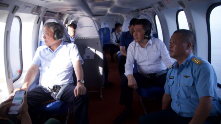 Bộ trưởng Nguyễn Hồng Diên tháp tùng Phó Thủ tướng Thường trực Nguyễn Hòa Bình kiểm tra, thị sát một số dự án năng lượng tái tạo