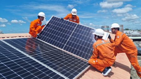 Chính phủ khuyến khích phát triển điện mặt trời mái nhà tự sản xuất, tự tiêu thụ
