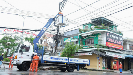 Cấp điện trở lại cho hơn 500.000 khách hàng miền Trung - Tây Nguyên bị mất điện do bão Trà Mi