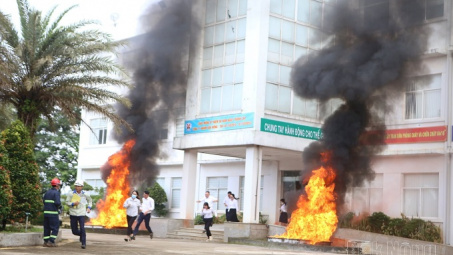 Thực tập phương án chữa cháy, cứu hộ tại Công ty Nhôm Đắk Nông