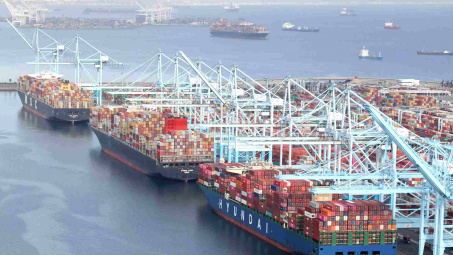 Tắc nghẽn cảng chưa chấm dứt, loạt doanh nghiệp Việt kỳ vọng hưởng lợi