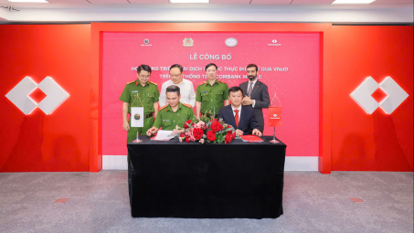 Ngân hàng Techcombank tiên phong triển khai dịch vụ xác thực điện tử qua VneID