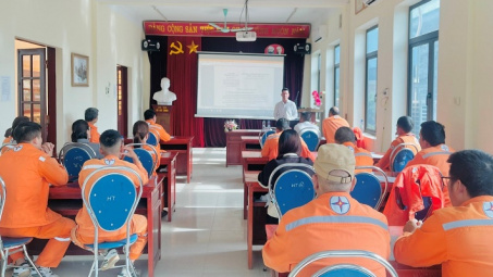 Điện lực Tủa Chùa huấn luyện, sát hạch quy trình an toàn điện định kỳ