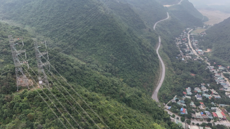 Hoàn thành sớm dự án thay thế cách điện đường dây 500kV Sơn La - Hòa Bình