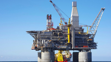 Giá xăng dầu hôm nay 12/11: Đà giảm chưa có dấu hiệu dừng lại