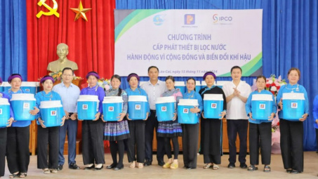 Petrolimex trao tặng bình lọc nước cho người dân huyện Bắc Hà và Bảo Yên tỉnh Lào Cai