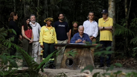 Quốc tế nổi bật: Ông Joe Biden làm điều ông Donald Trump không muốn