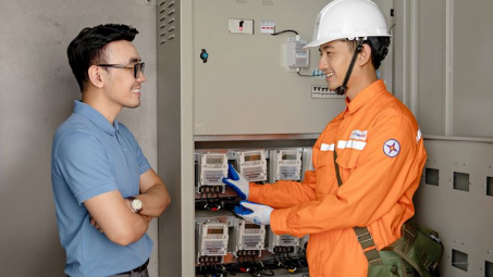 EVNHANOI lắp đặt 100% công tơ điện tử đo xa cho khách hàng sử dụng điện