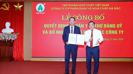 Công bố quyết định chuẩn y Bí thư Đảng uỷ và bổ nhiệm Tổng giám đốc Công ty CP Phân đạm và Hoá chất Hà Bắc