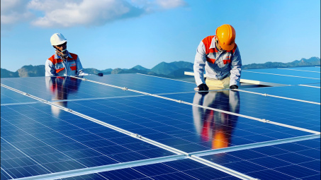 [TÁI CƠ CẤU] Khuyến khích phát triển điện mặt trời mái nhà tự sản xuất, tự tiêu thụ