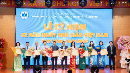 Trường Đại học Công Thương TP.HCM: Ấm áp lễ kỷ niệm 42 năm ngày Nhà giáo Việt Nam 20/11