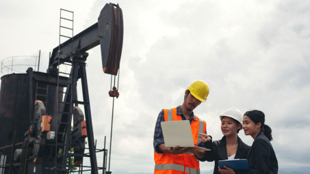 Giá xăng dầu hôm nay 25/11: Dao động ở mức cao nhất 2 tuần