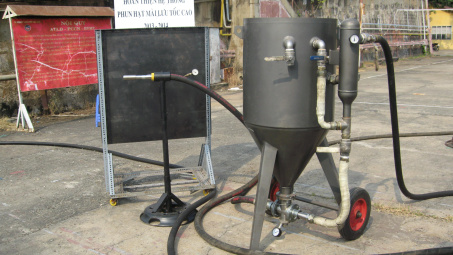 Nghiên cứu dòng khí và hạt mài thổi qua vòi phun laval