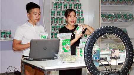 Thủ tướng yêu cầu đẩy mạnh quản lý nhà nước về thương mại điện tử