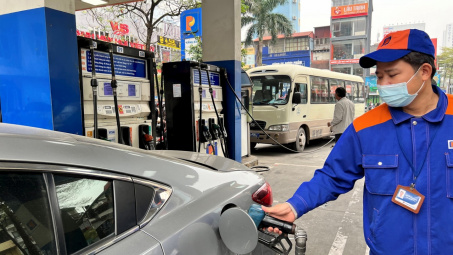 Giá xăng dầu hôm nay 28/11: Đồng loạt tăng, xăng RON92 gần chạm mức 20.000 đồng/lít