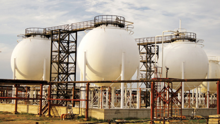 Giá xăng dầu hôm nay 30/11: Giảm nhẹ trong phiên cuối tuần