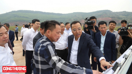 Thứ trưởng Nguyễn Hoàng Long làm việc với Công ty TNHH Lọc hóa dầu Nghi Sơn