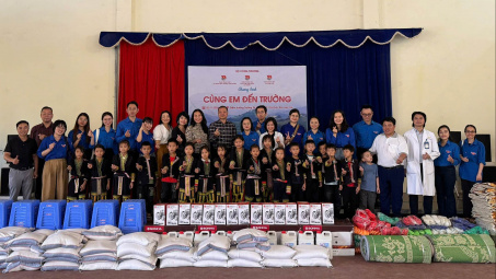 Thanh niên Cục Xuất nhập khẩu mang niềm vui đến cho học sinh vùng cao Lào Cai