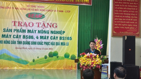 Tổng công ty VEAM trao tặng 24 máy cày Bông Sen cho người dân Quảng Bình