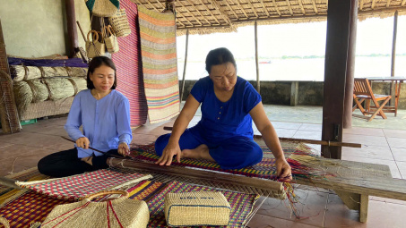 Người giữ nghề dệt chiếu Kim Bồng