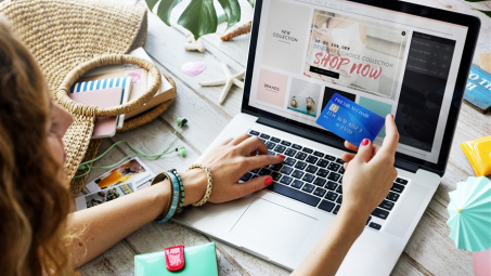 Bảo vệ quyền lợi người tiêu dùng dễ bị tổn thương trong các giao dịch thương mại điện tử: thực trạng và một số kiến nghị