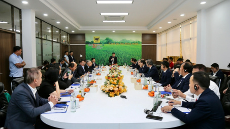 Chủ tịch Quốc hội Lào thăm và làm việc tại Công ty Cổ phần Phân bón Bình Điền