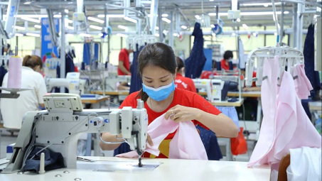 Dệt may Hòa Thọ (HTG) báo lãi cao nhất lịch sử hoạt động, cổ phiếu "lên đỉnh"