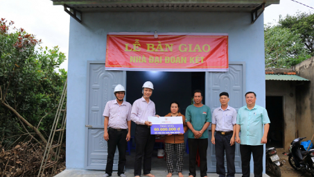 Công ty thủy điện Buôn Kuốp: Trao nhà tình nghĩa cho hộ nghèo ở Đắk Lắk