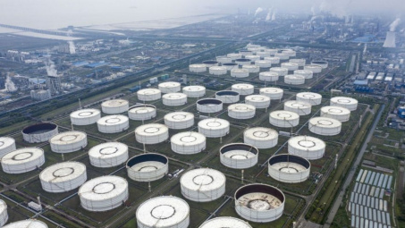 Giá xăng dầu hôm nay 25/12: Tiếp tục tăng trước kỳ nghỉ lễ