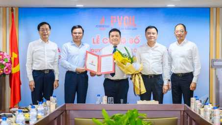 Công bố quyết định Phó Bí thư Đảng ủy, Tổng Giám đốc PVOIL