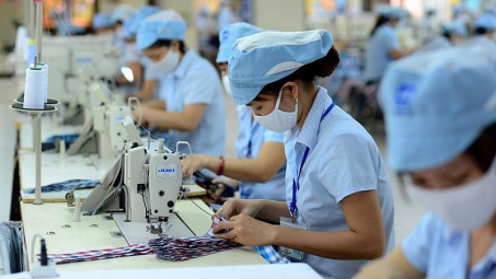 Bảo vệ quyền của lao động nữ trong pháp luật lao động Việt Nam hiện nay