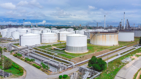 Giá xăng dầu hôm nay 4/12: Tăng vọt do tình hình căng thẳng ở Trung Đông