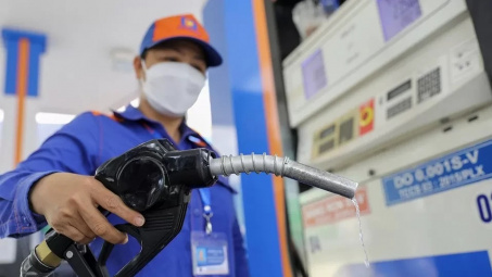 Giá xăng dầu hôm nay 5/12: Tăng giảm không đồng đều