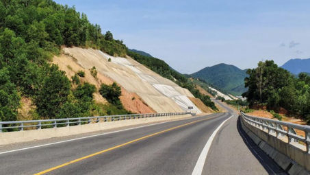 Đề xuất rót hơn 3.000 tỷ đồng nâng cấp 65 km cao tốc La Sơn - Hòa Liên
