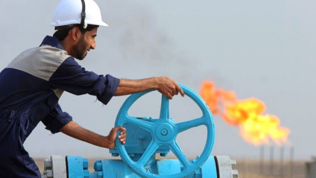 Giá xăng dầu hôm nay 11/4: Vượt mốc 90 USD trở lại, căng thẳng tại Trung Đông leo thang