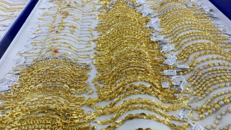 Cần Thơ: Tạm giữ 48 sản phẩm kim loại màu trắng, màu vàng có dấu hiệu giả mạo nhãn hiệu