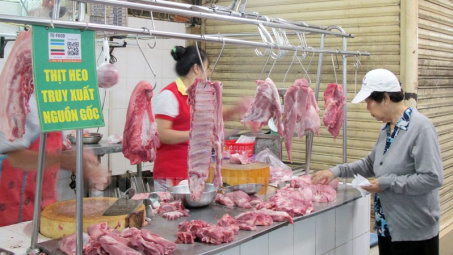 Giá heo hơi hôm nay 15/4: Bước vào mùa nắng nóng, giá có thể giảm