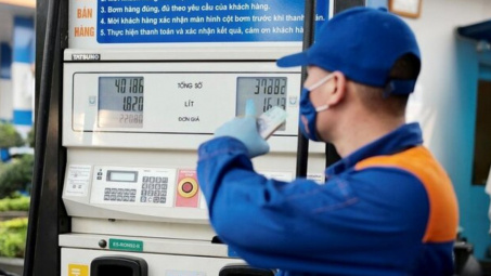 Điều hành giá xăng dầu sớm 1 ngày