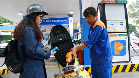 Giá xăng dầu hôm nay 17/4/2024: Xăng E5RON92, RON95-III tăng giá trở lại