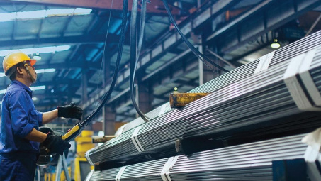 Giá thép hôm nay 17/4: Giá phôi thép và thép phế phục hồi trở lại