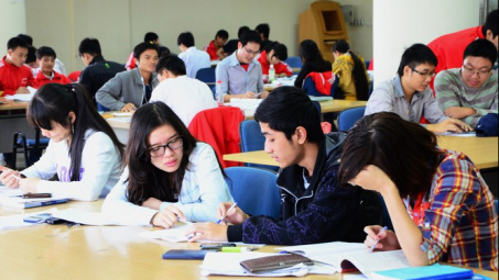 Khám phá các nhân tố thúc đẩy hành vi chia sẻ tri thức trong sinh viên ngành Kinh tế trên địa bàn Thành phố Hồ Chí Minh