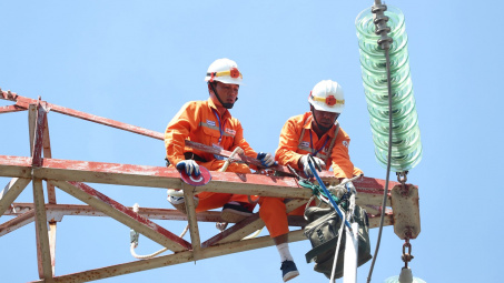 Bộ Công Thương: Không để thiếu điện, thiếu hụt, đứt gãy nguồn cung xăng dầu trong mọi tình huống